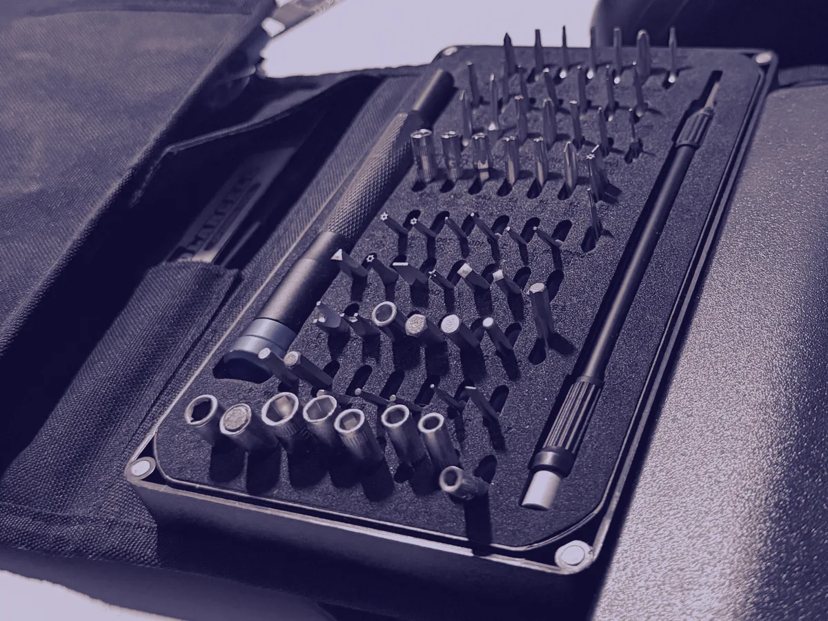 Feinmechanik-Werkzeugsatz mit Bits für Laptop- und PC-Reparaturen
